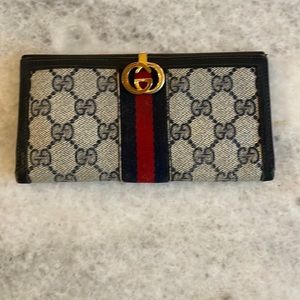 COPY - Vintage Gucci ladies wallet. Circa 1990. Navy.
